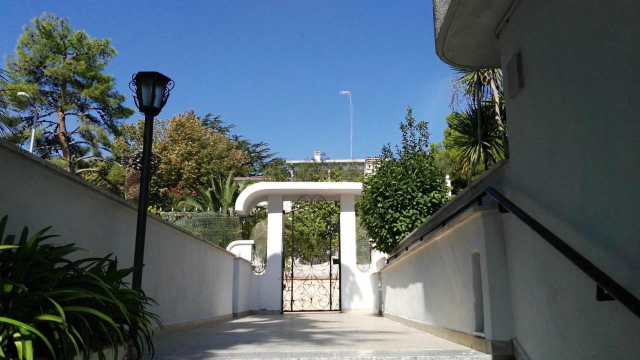 Villa Mary - Apartments Trani Exterior foto
